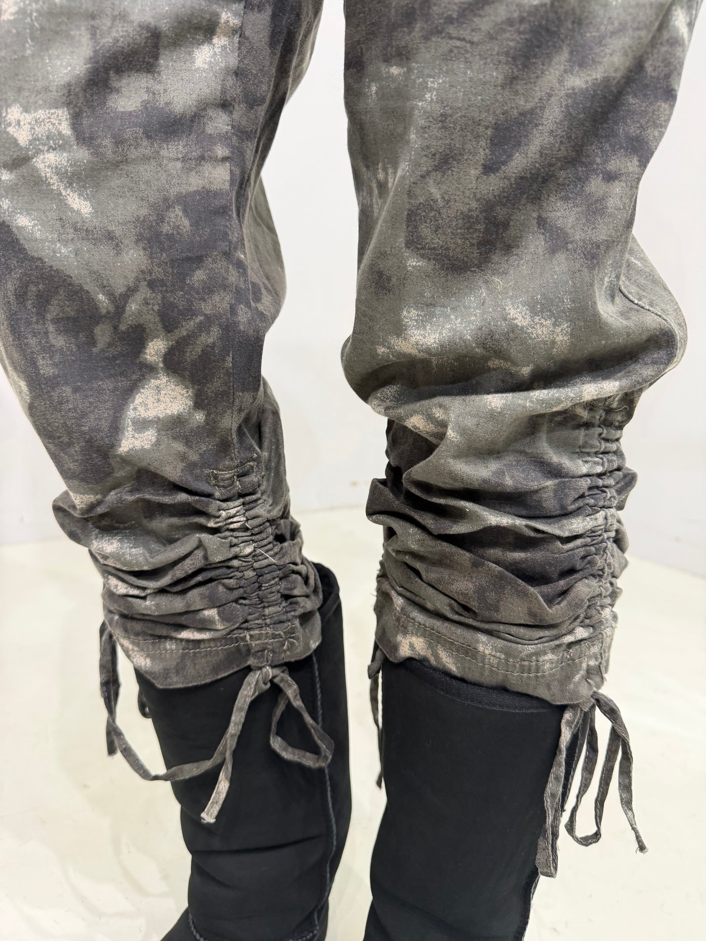 camo cargo cropped tapered pants