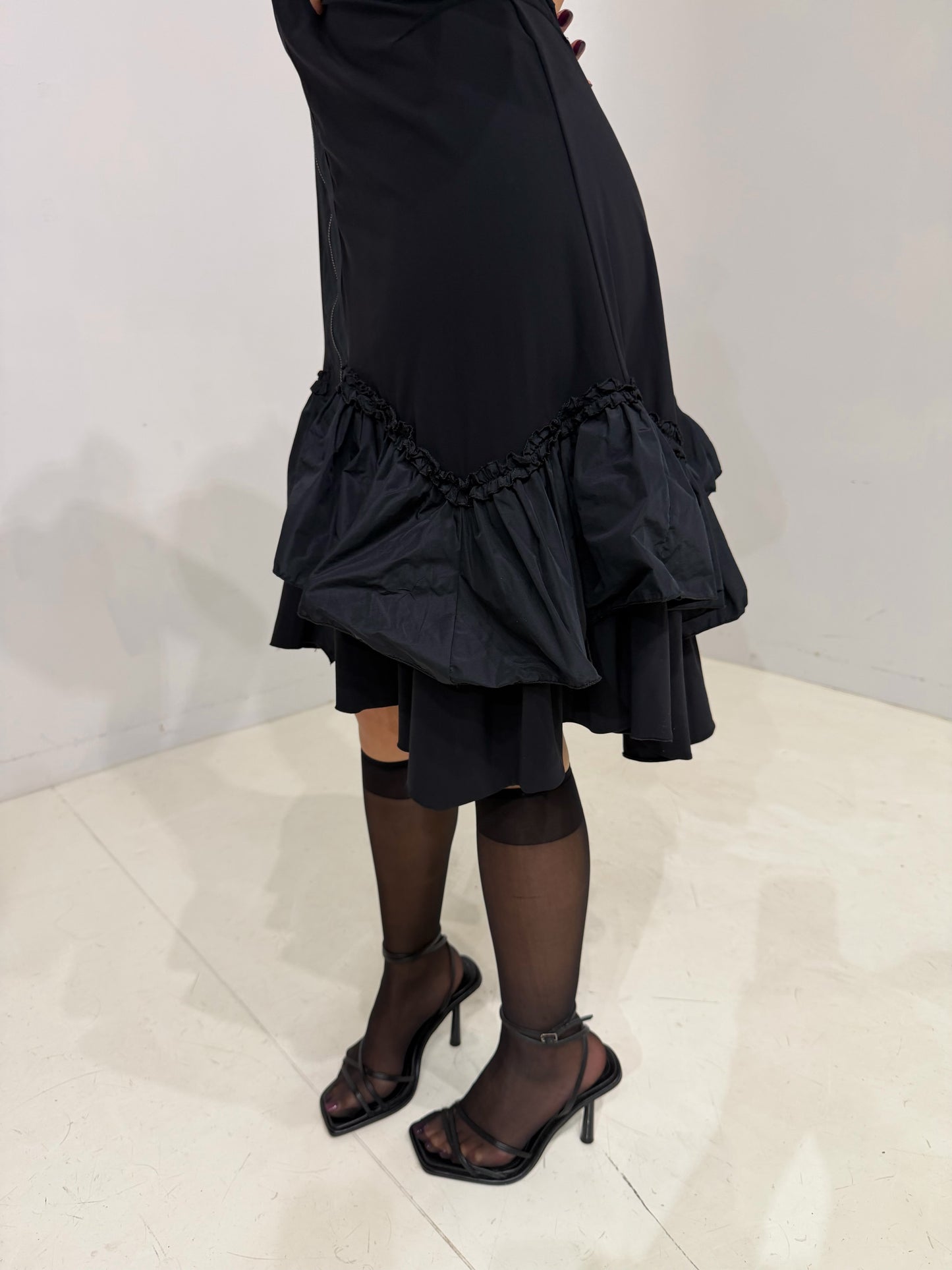 black  frilled sleeveless log top
