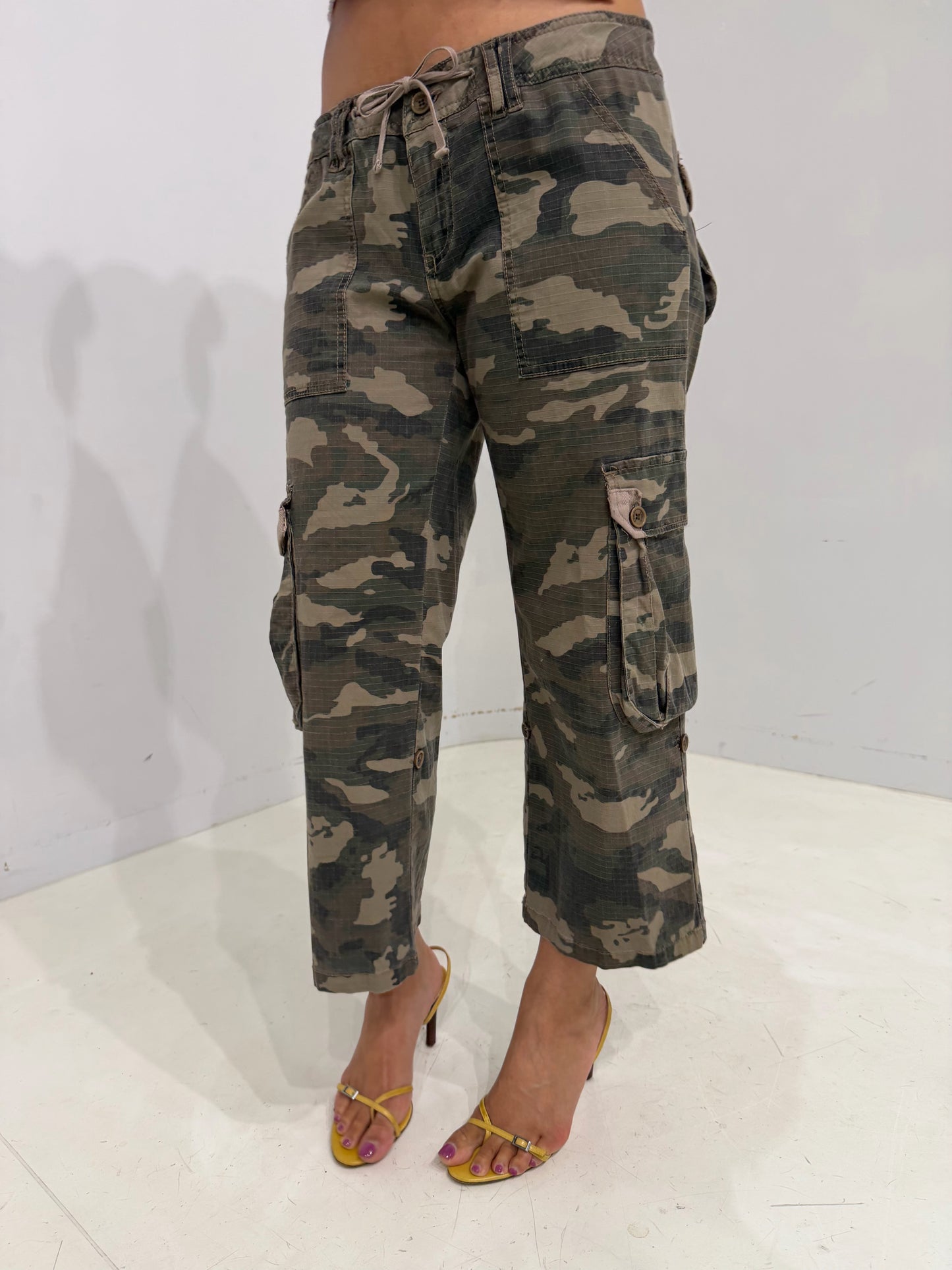 camo cargo cropped pants
