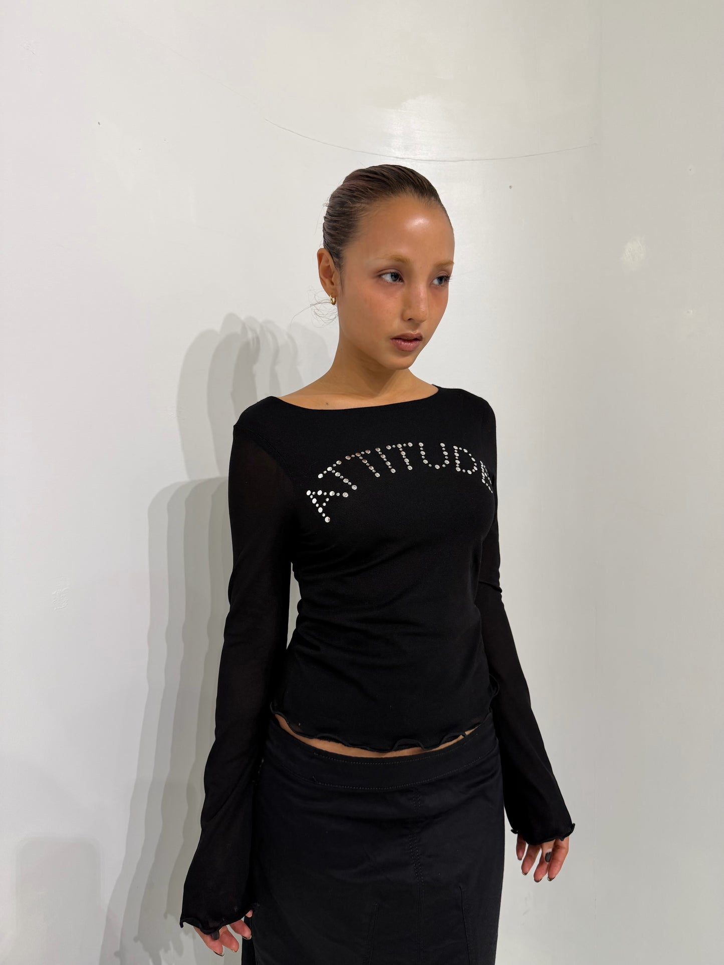 studded long sleeves top