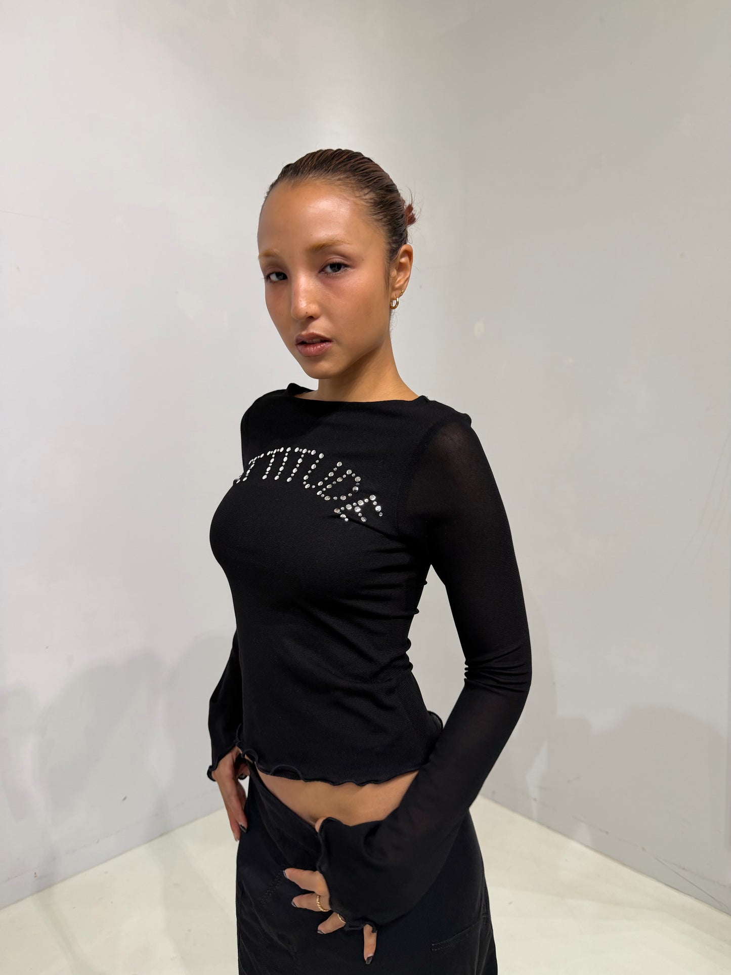 studded long sleeves top