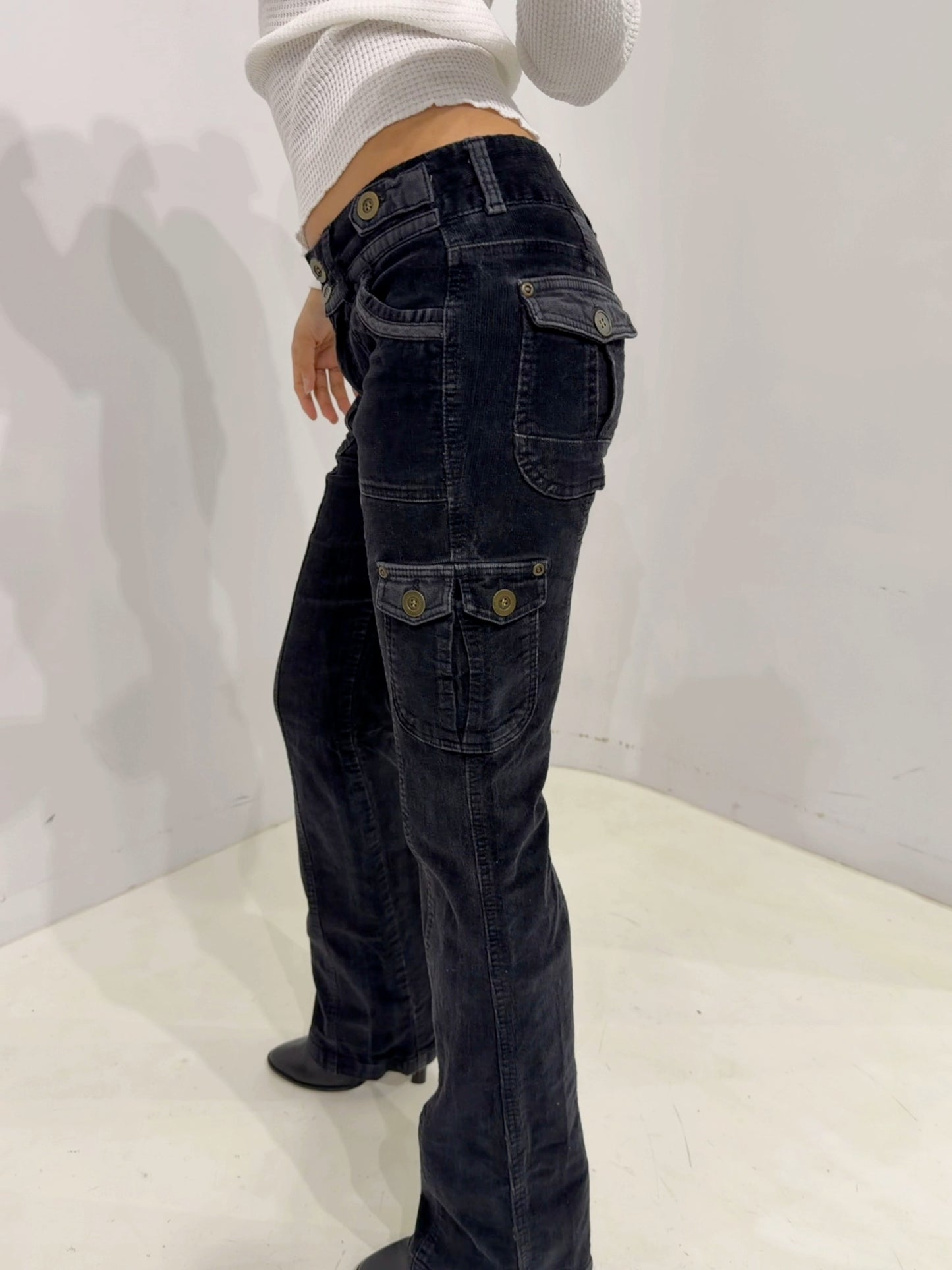 black×red corduroy trousers