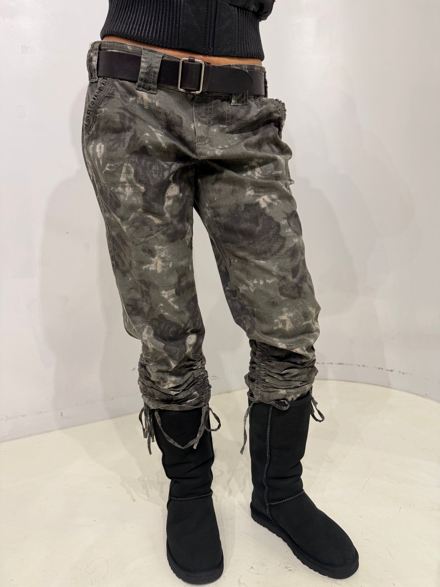 camo cargo cropped tapered pants