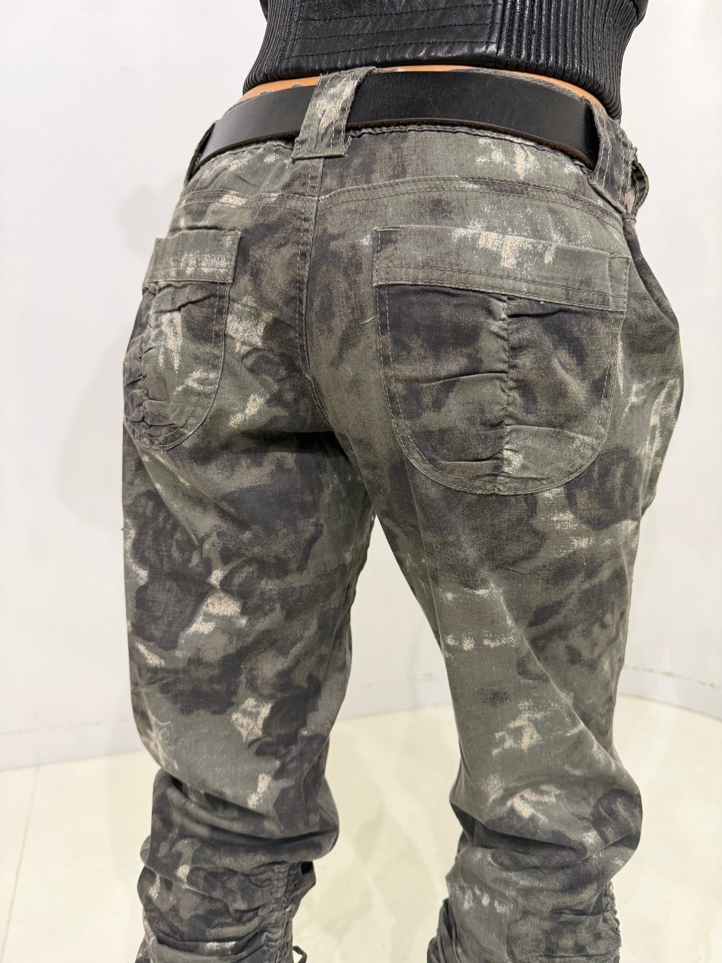camo cargo cropped tapered pants