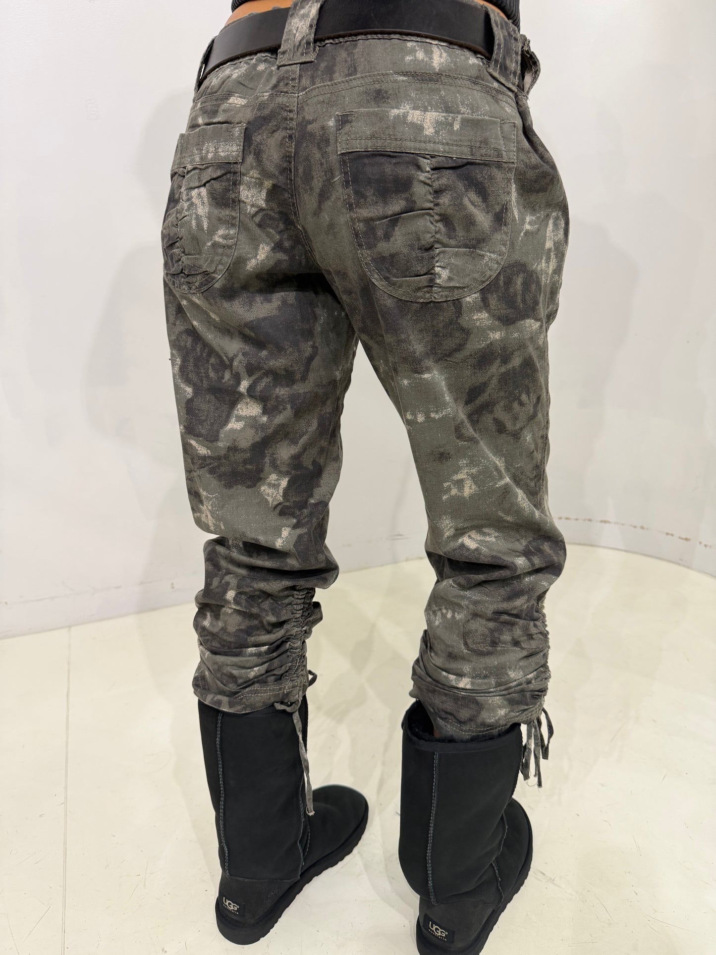 camo cargo cropped tapered pants